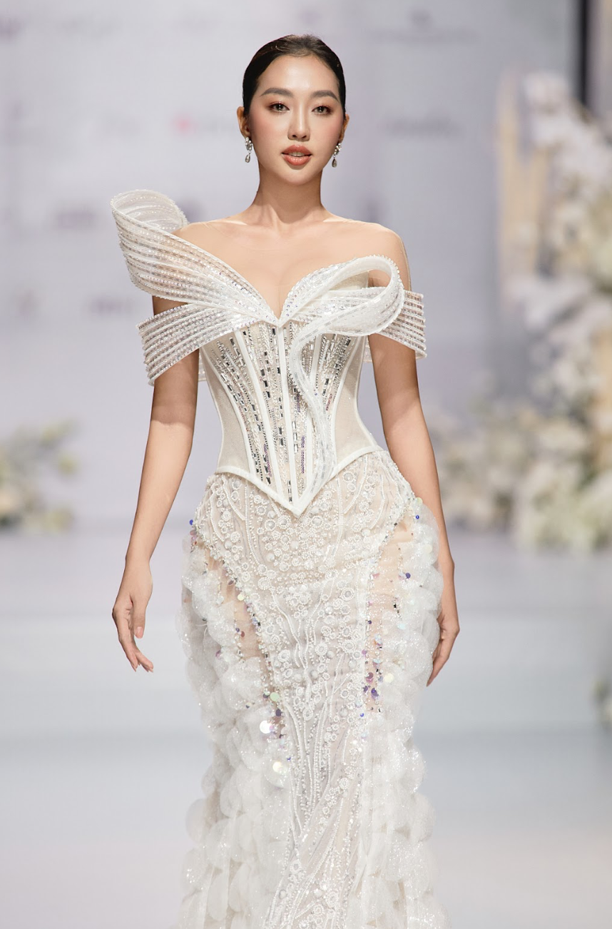 Hoa hậu Đoàn Thiên Ân làm cô dâu xinh đẹp trong show diễn của NTK Kim Anh Lê- Ảnh 7.