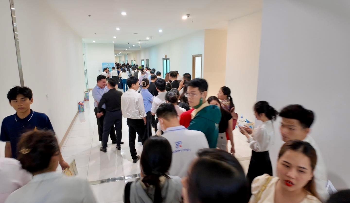 Tịch thu loạt siêu xe, hàng trăm món đồ xa xỉ - Ảnh 1. Tịch thu loạt siêu xe, hàng trăm món đồ xa xỉ - Ảnh 1.