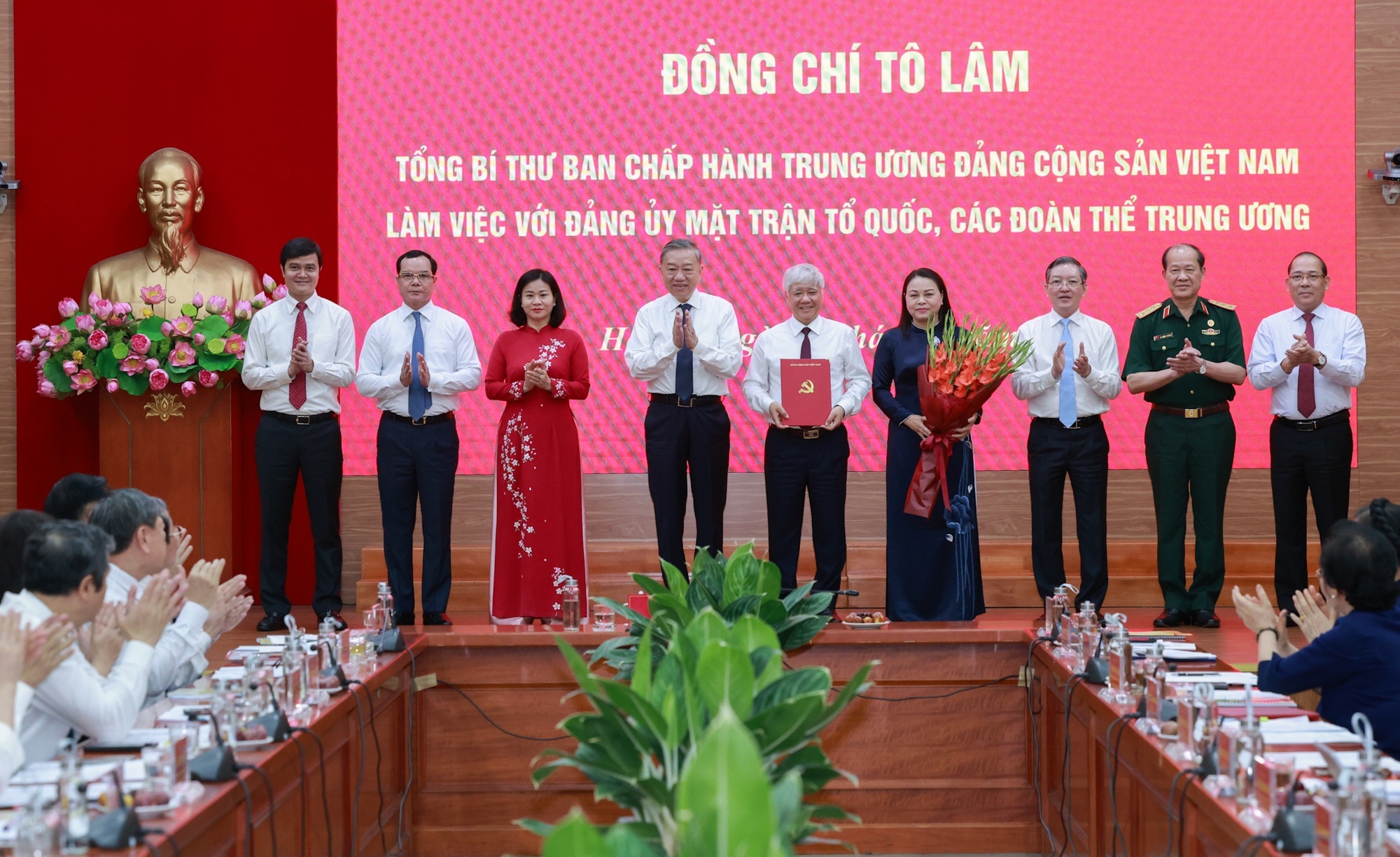 Tổng Bí thư Tô Lâm: Nhân dân ủng hộ sắp xếp bộ máy nhưng cán bộ còn tâm tư - Ảnh 2.