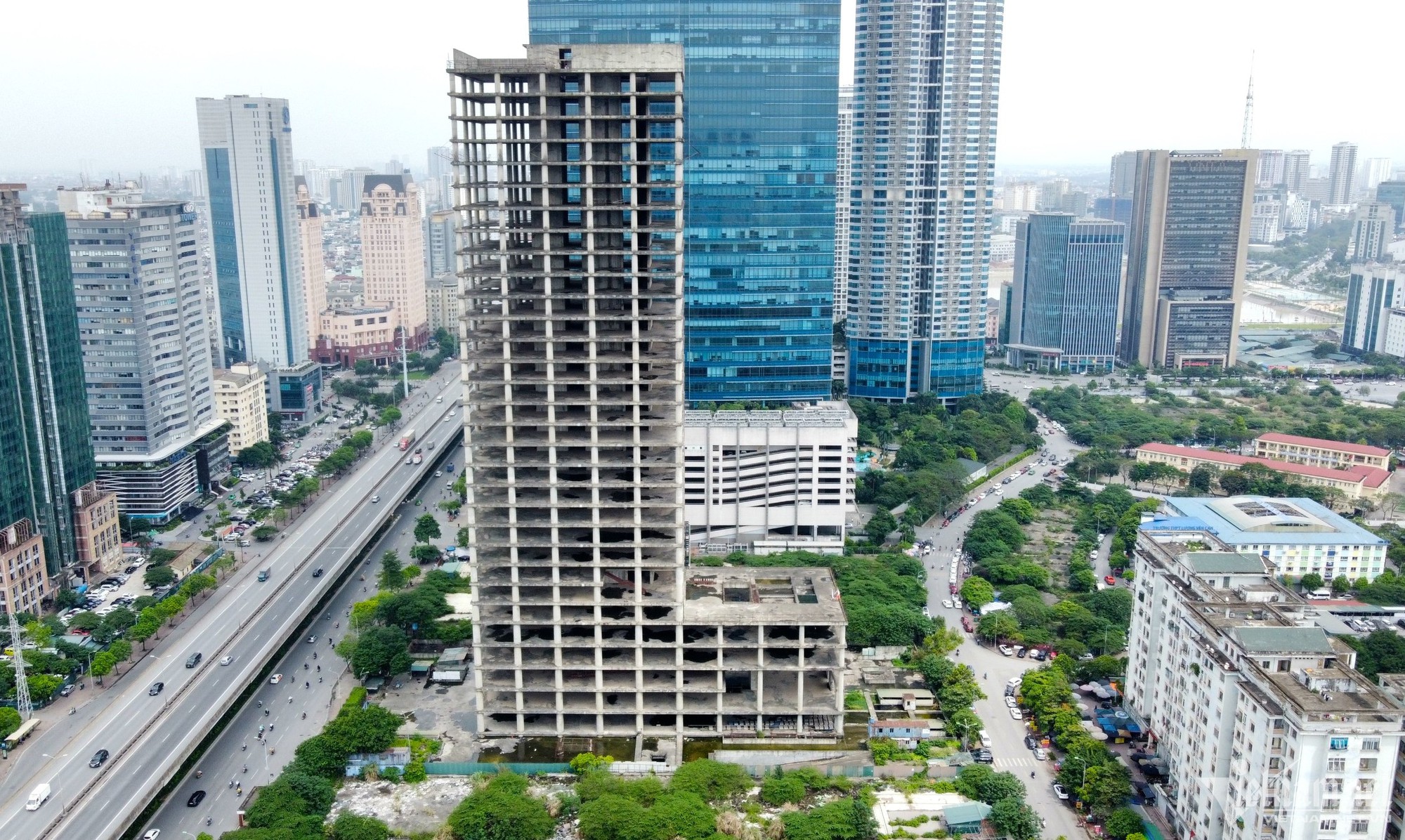 Gần 10 năm bỏ hoang, tòa tháp nghìn tỷ tại đất vàng Hà Nội vừa nhận "tối hậu thư"- Ảnh 1. Gần 10 năm bỏ hoang, tòa tháp nghìn tỷ tại đất vàng Hà Nội vừa nhận "tối hậu thư"- Ảnh 1.