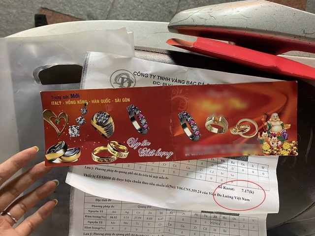 Cô gái mua nhẫn vàng 18K nhưng kiểm định không đạt 10K , tiệm vàng nói gì? - Ảnh 3.