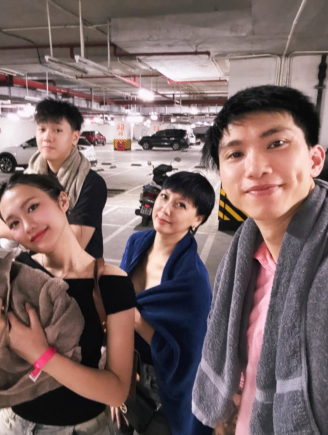 Đoàn Văn Hậu thả nhẹ icon đã được DPR Ian thả tim ầm ầm, Doãn Hải My chỉ nhận “sự lạnh lùng”- Ảnh 4. Đoàn Văn Hậu thả nhẹ icon đã được DPR Ian thả tim ầm ầm, Doãn Hải My chỉ nhận “sự lạnh lùng”- Ảnh 4.