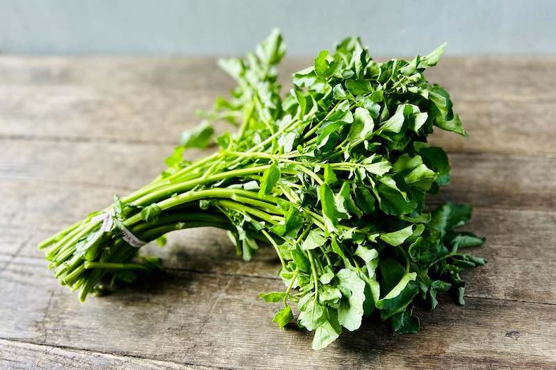 2 loại rau dễ là nơi "tổ ký sinh trùng" ẩn náu, nhất là cái số 1 ở chợ có rất nhiều- Ảnh 2.