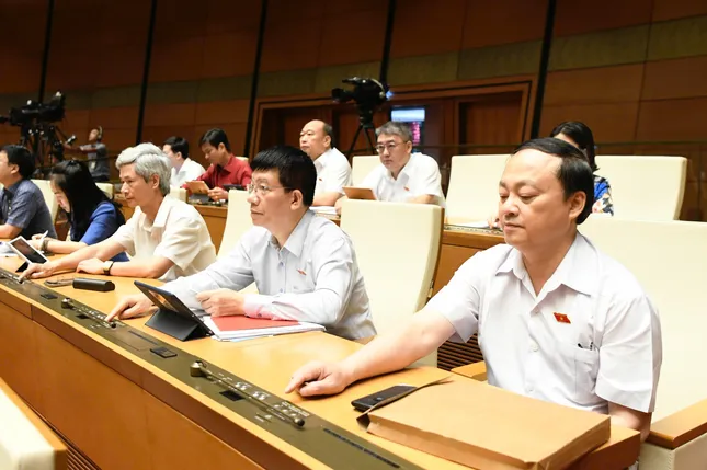 Chốt một quốc tịch Việt Nam cho cán bộ giữ chức danh theo nhiệm kỳ - Ảnh 1.