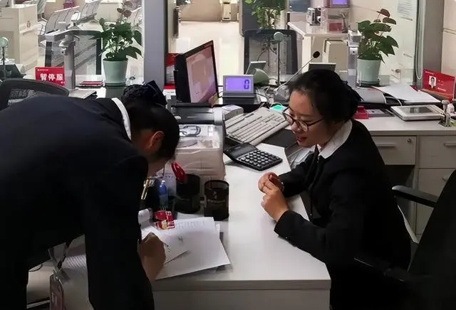 Nữ kế to&aacute;n ph&aacute;t hiện đường d&acirc;y rửa tiền hơn 14,5 tỷ đồng - Ảnh 1.