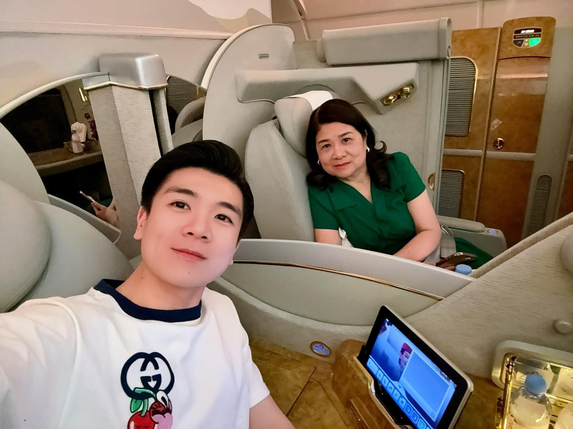 Thiếu gia nh&agrave; bầu Hiển tung bộ ảnh &ldquo;thanh xu&acirc;n vườn trường&rdquo; cực điển trai, c&ograve;n đ&acirc;u h&igrave;nh ảnh bố 3 con bỉm sữa- Ảnh 3.