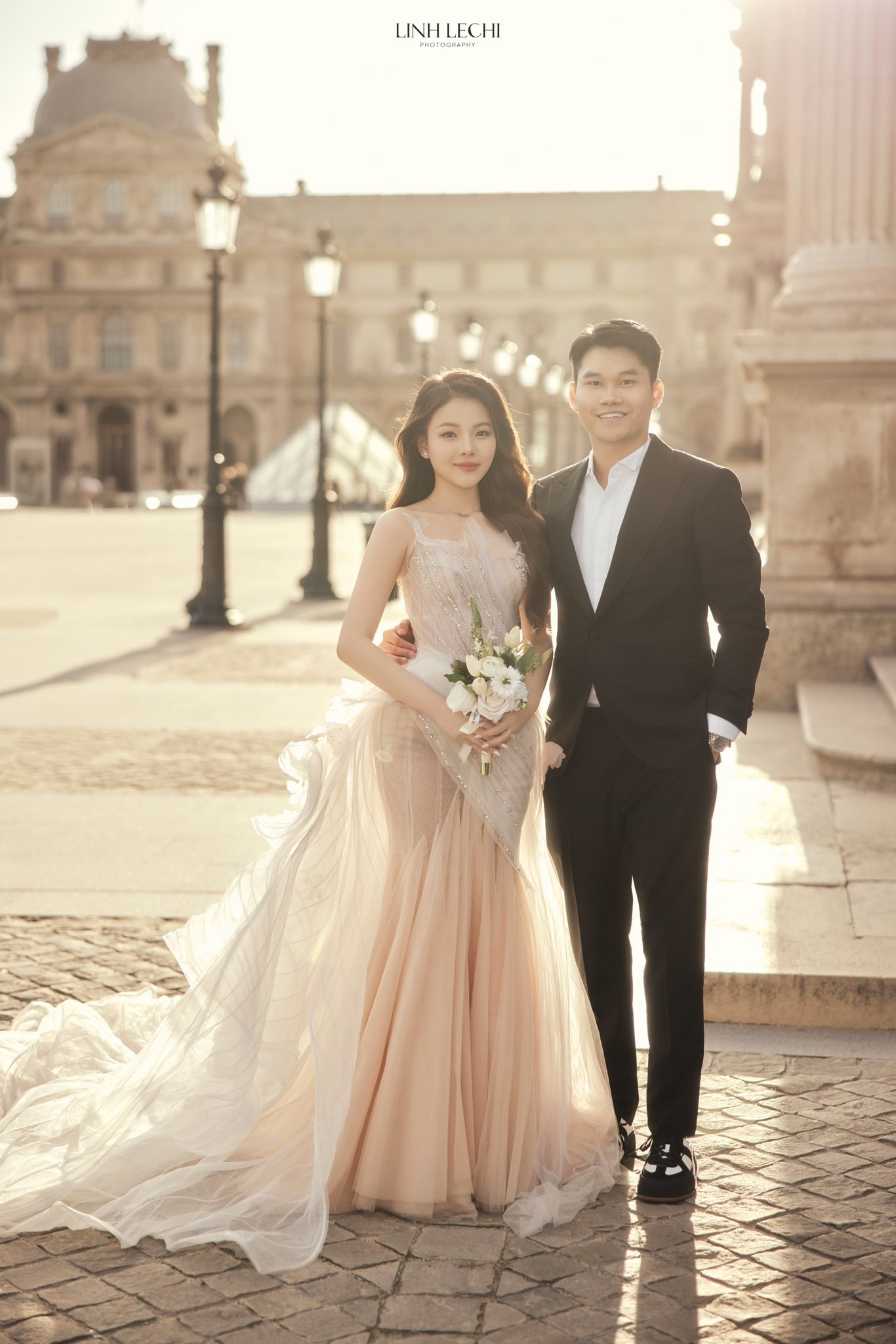 Danh t&iacute;nh c&ocirc; d&acirc;u S&agrave;i G&ograve;n xinh đẹp, đội tr&ecirc;n đầu vương miệng l&agrave;m từ 10 c&acirc;y v&agrave;ng "g&acirc;y b&atilde;o" MXH- Ảnh 2.