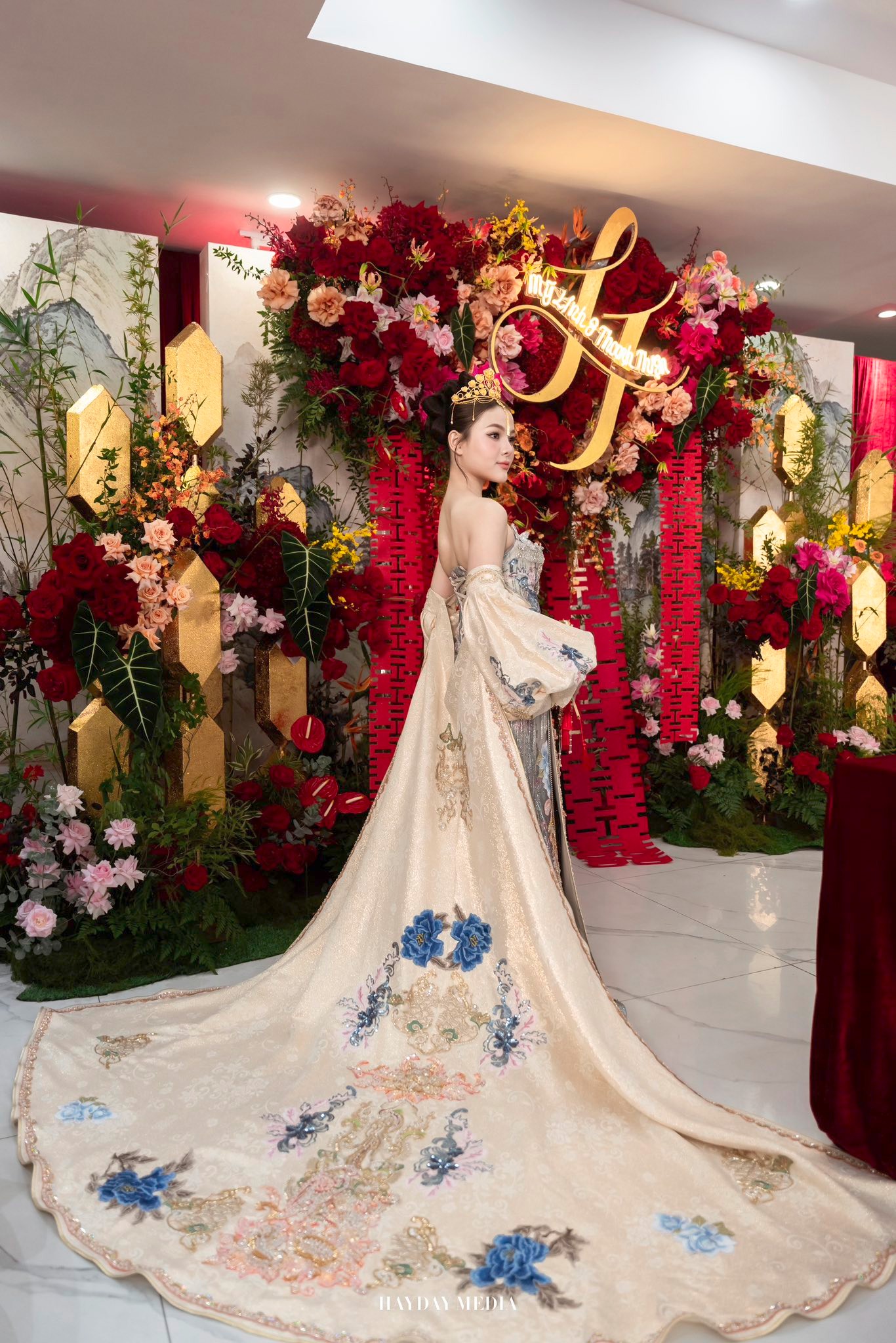 Danh t&iacute;nh c&ocirc; d&acirc;u S&agrave;i G&ograve;n xinh đẹp, đội tr&ecirc;n đầu vương miệng l&agrave;m từ 10 c&acirc;y v&agrave;ng "g&acirc;y b&atilde;o" MXH- Ảnh 3.