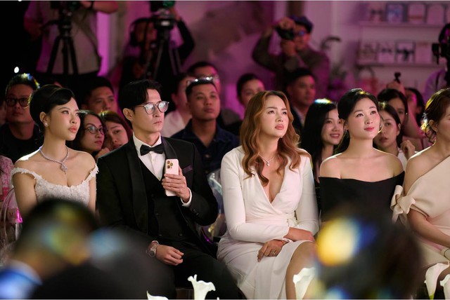 Độc lạ Vbiz: Huy Khánh công khai si mê vợ cũ ra mặt, thái độ của Mạc Anh Thư mới đáng bàn - Ảnh 2.