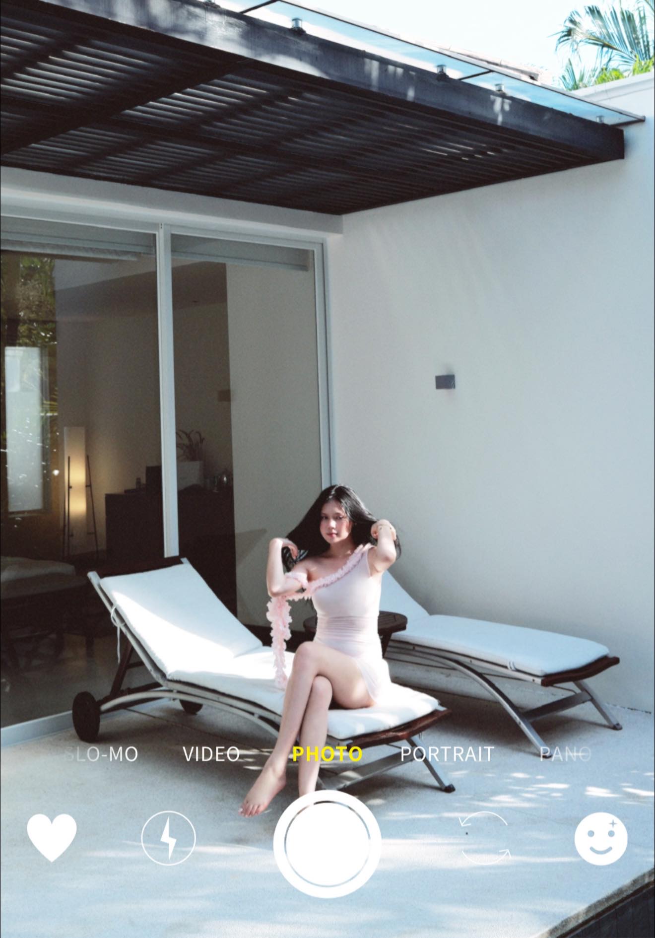 Nàng WAG được khen xinh nhất làng bóng Việt là cô chủ nổi tiếng, khoe chân dài nuột nà, mẹ một con visual cực phẩm- Ảnh 2. Nàng WAG được khen xinh nhất làng bóng Việt là cô chủ nổi tiếng, khoe chân dài nuột nà, mẹ một con visual cực phẩm- Ảnh 2.