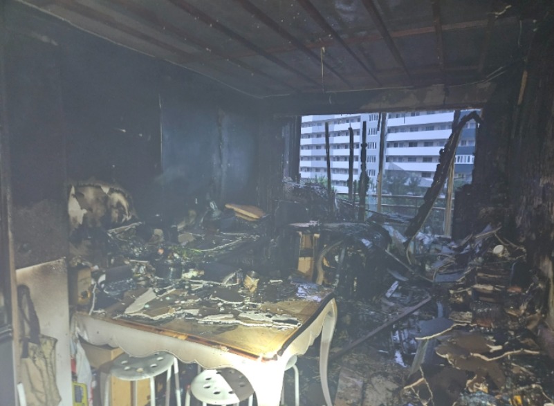 Ch&aacute;y căn hộ chung cư: B&eacute; g&aacute;i 10 tuổi tử vong, em 7 tuổi nguy kịch - Ảnh 1.