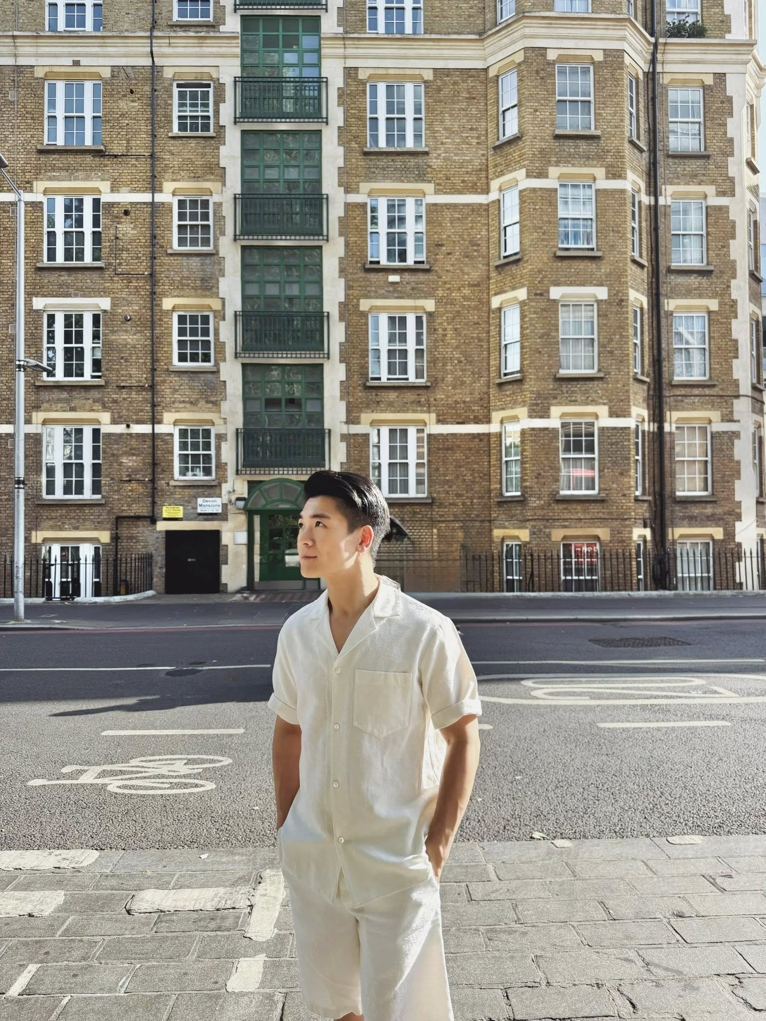 Thiếu gia nh&agrave; bầu Hiển tung bộ ảnh &ldquo;thanh xu&acirc;n vườn trường&rdquo; cực điển trai, c&ograve;n đ&acirc;u h&igrave;nh ảnh bố 3 con bỉm sữa- Ảnh 1.