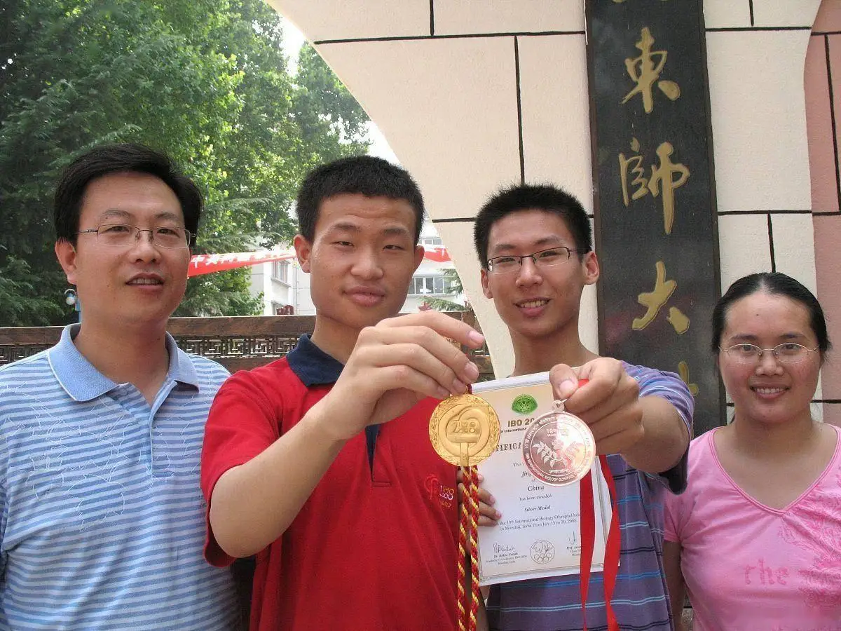 Vi Thần và sự ảnh hưởng tuyệt vời của mẹ trong hành trình thành công của thiên tài toán học - Ảnh 3. Vi Thần và sự ảnh hưởng tuyệt vời của mẹ trong hành trình thành công của thiên tài toán học - Ảnh 3.
