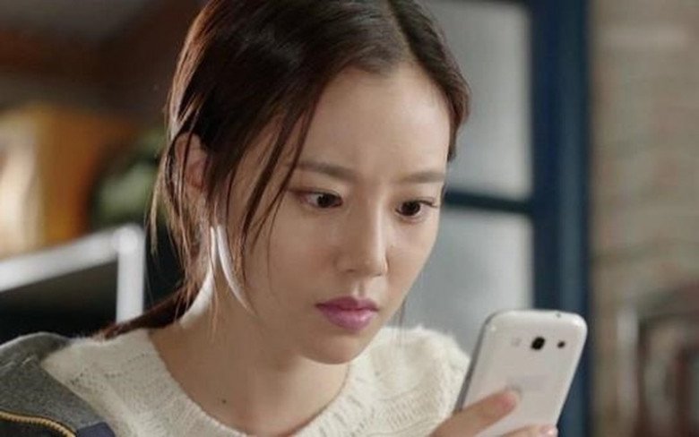 Cô giúp việc cũ đột nhiên nhắn: "Chị không biết chứ chồng chị từng…", đọc xong mà tôi bủn rủn tay chân- Ảnh 1. Cô giúp việc cũ đột nhiên nhắn: "Chị không biết chứ chồng chị từng…", đọc xong mà tôi bủn rủn tay chân- Ảnh 1.