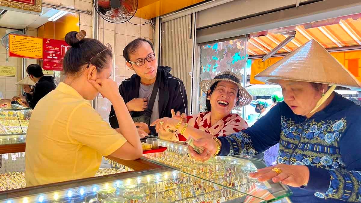 Xung đột Iran - Israel: Người mua bán vàng thời điểm này cần lưu ý