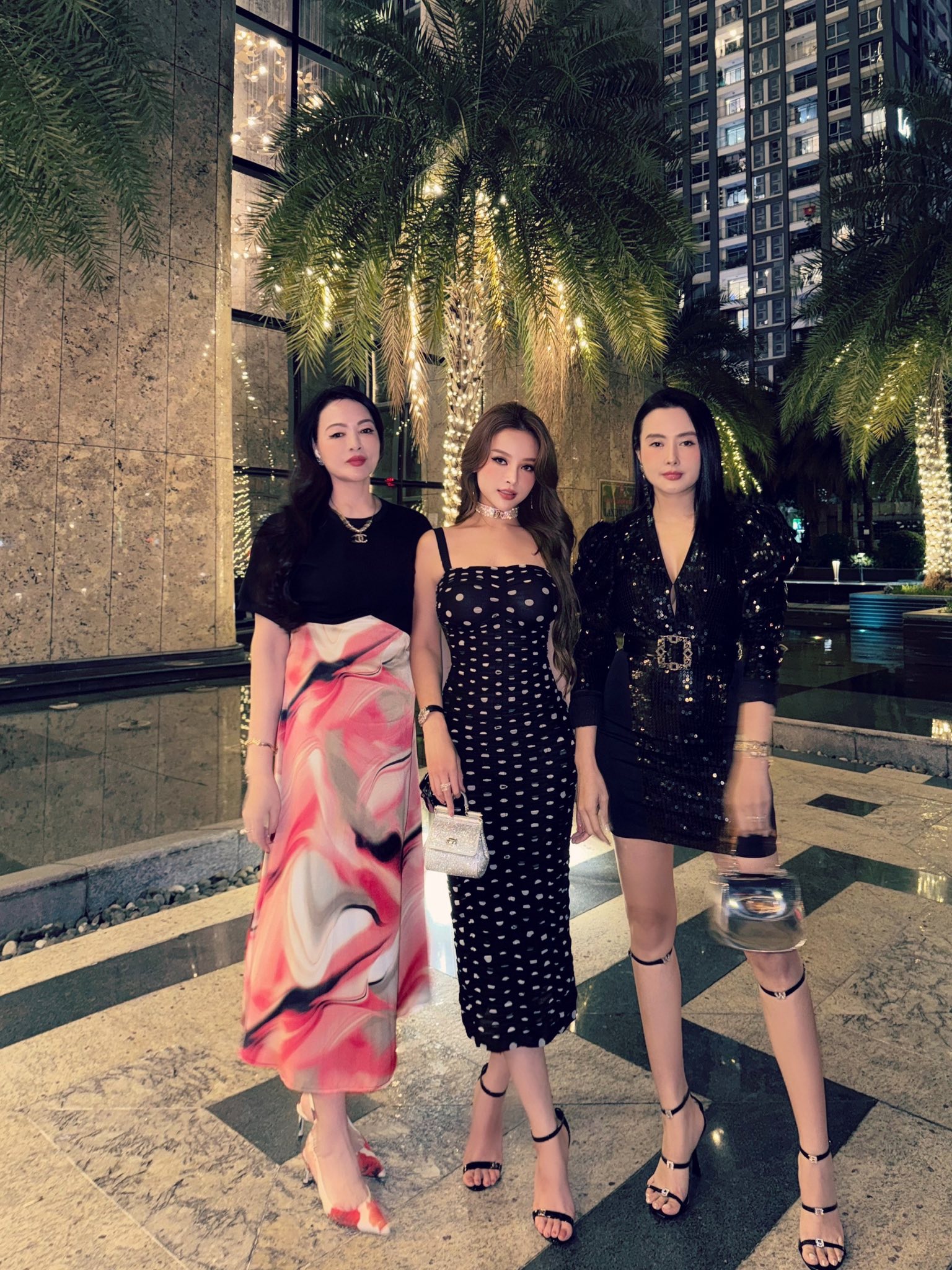 Huyền Baby đọ sắc c&ugrave;ng mẹ ruột v&agrave; em g&aacute;i, d&acirc;n mạng "l&uacute; lẫn" v&igrave; 3 mẹ con trẻ trung như nhau - Ảnh 7.