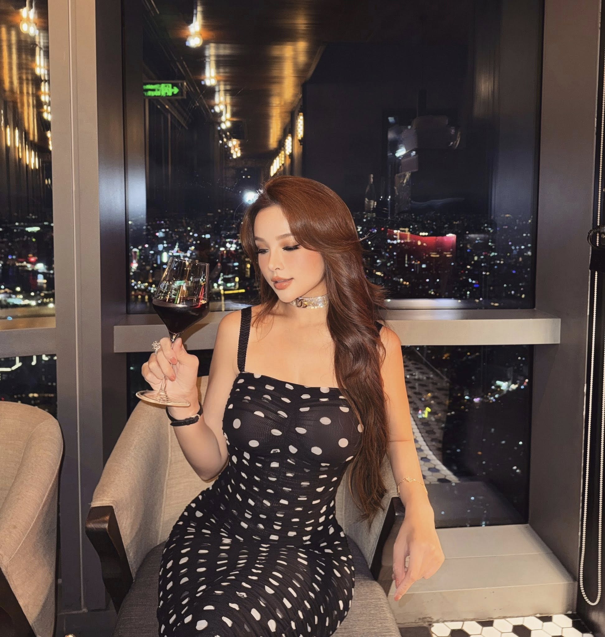 Huyền Baby đọ sắc cùng mẹ ruột và em gái, dân mạng Huyền Baby đọ sắc cùng mẹ ruột và em gái, dân mạng