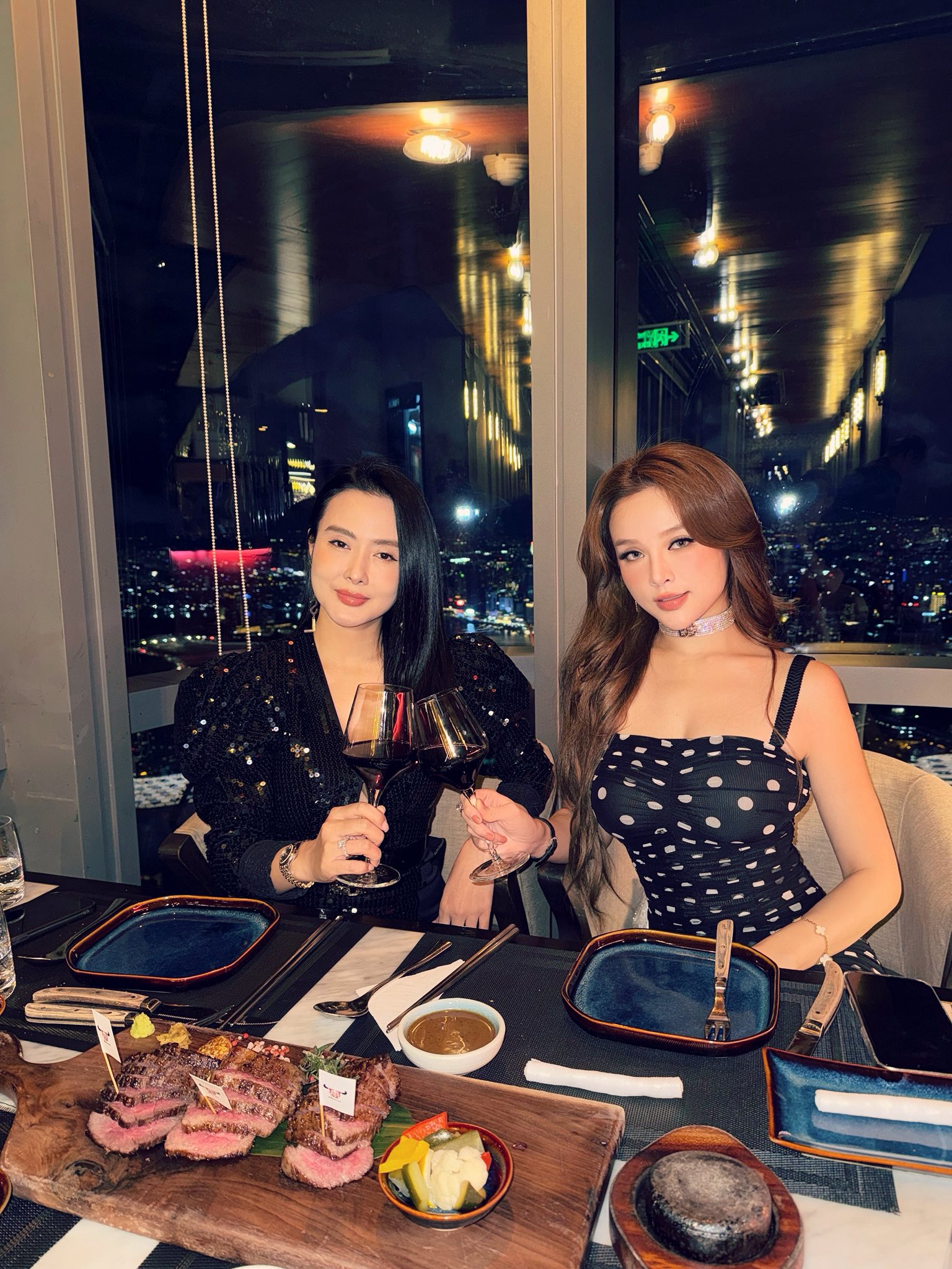 Huyền Baby đọ sắc c&ugrave;ng mẹ ruột v&agrave; em g&aacute;i, d&acirc;n mạng "l&uacute; lẫn" v&igrave; 3 mẹ con trẻ trung như nhau - Ảnh 5.