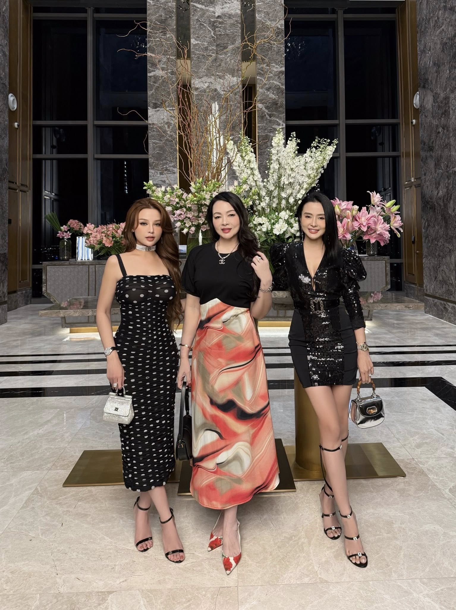 Huyền Baby đọ sắc c&ugrave;ng mẹ ruột v&agrave; em g&aacute;i, d&acirc;n mạng "l&uacute; lẫn" v&igrave; 3 mẹ con trẻ trung như nhau - Ảnh 6.