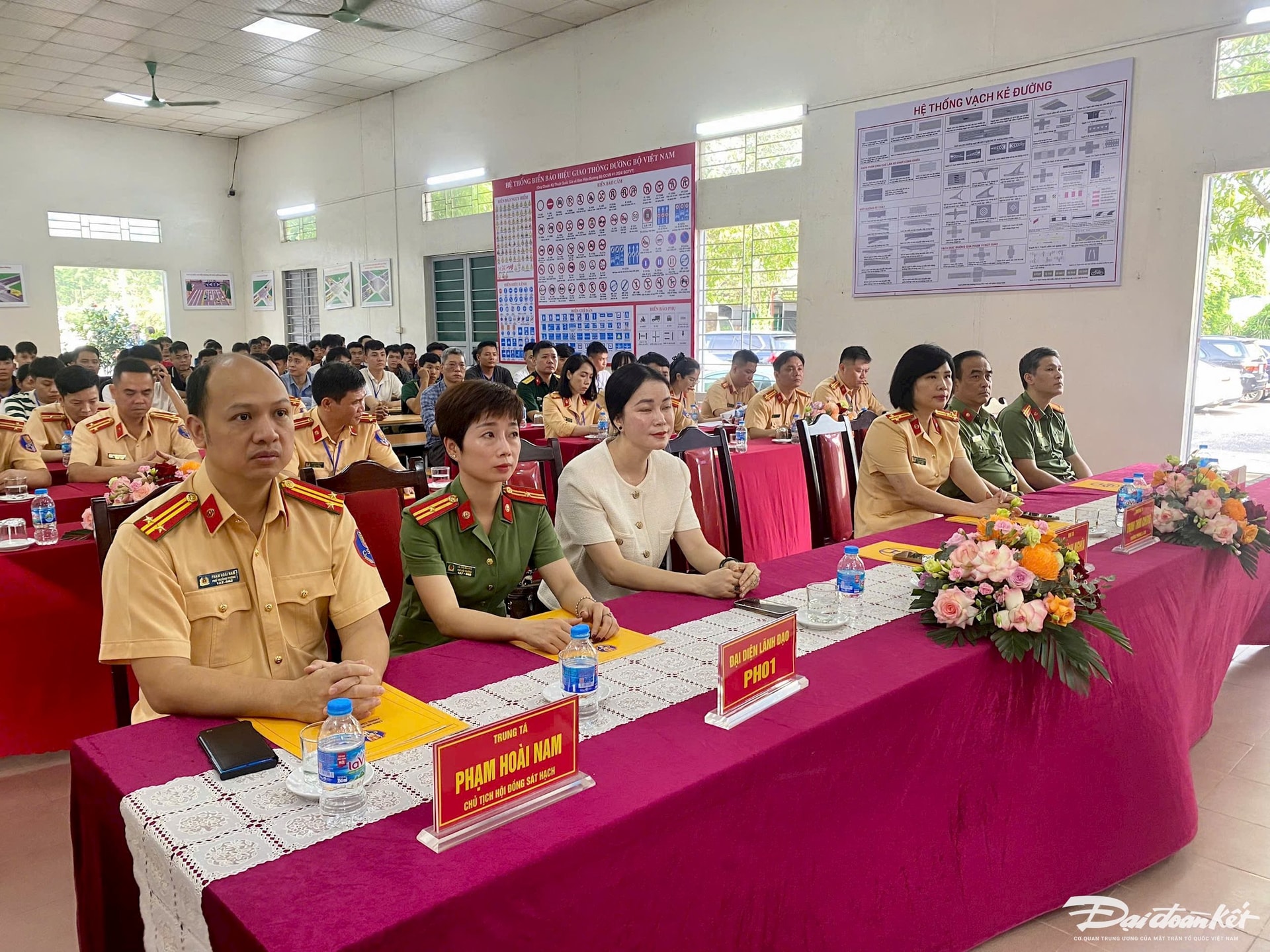 Ngày đầu CSGT Hà Nội tổ chức kỳ sát hạch lái xe - Ảnh 2.