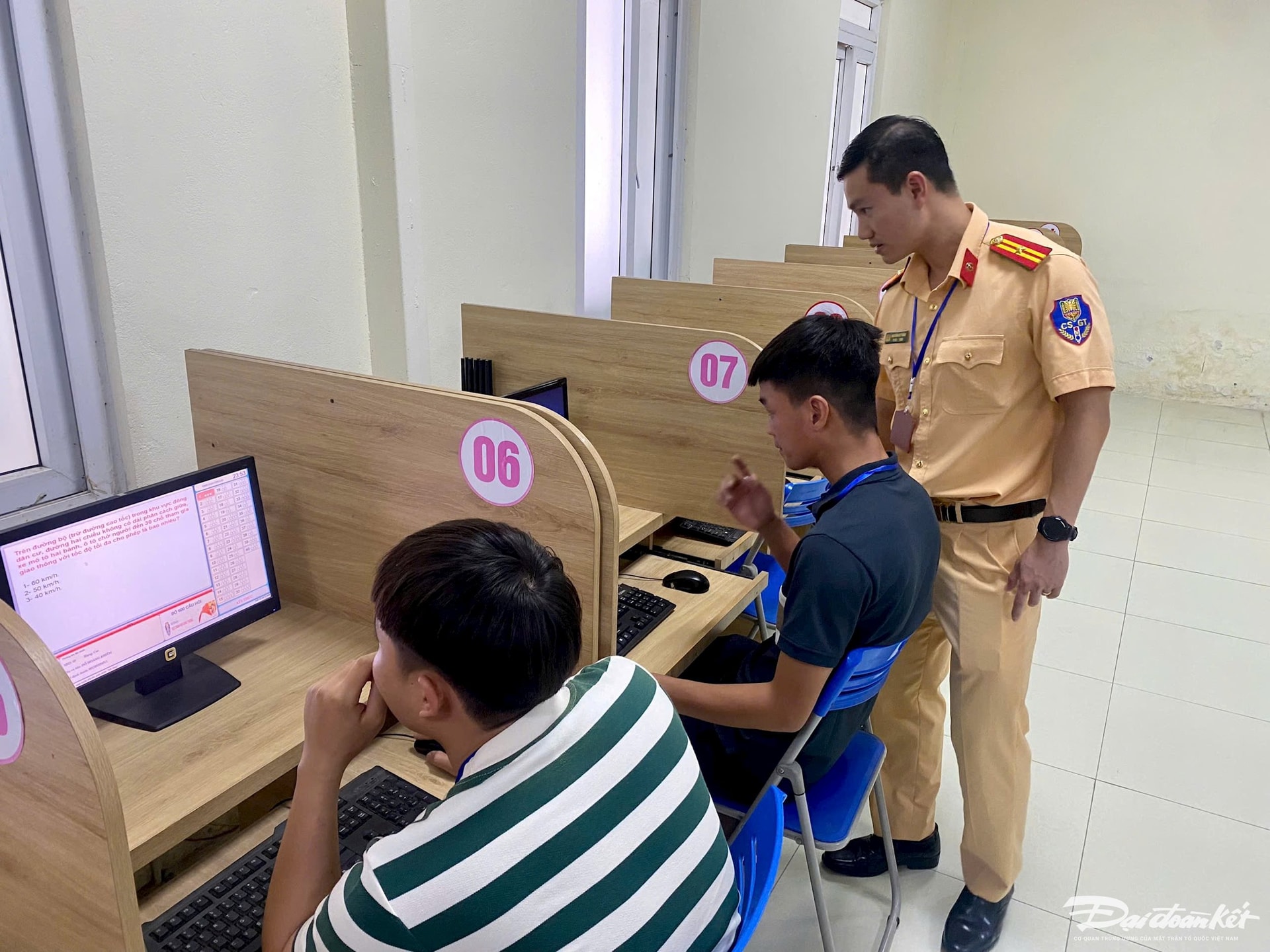 Ngày đầu CSGT Hà Nội tổ chức kỳ sát hạch lái xe - Ảnh 6.