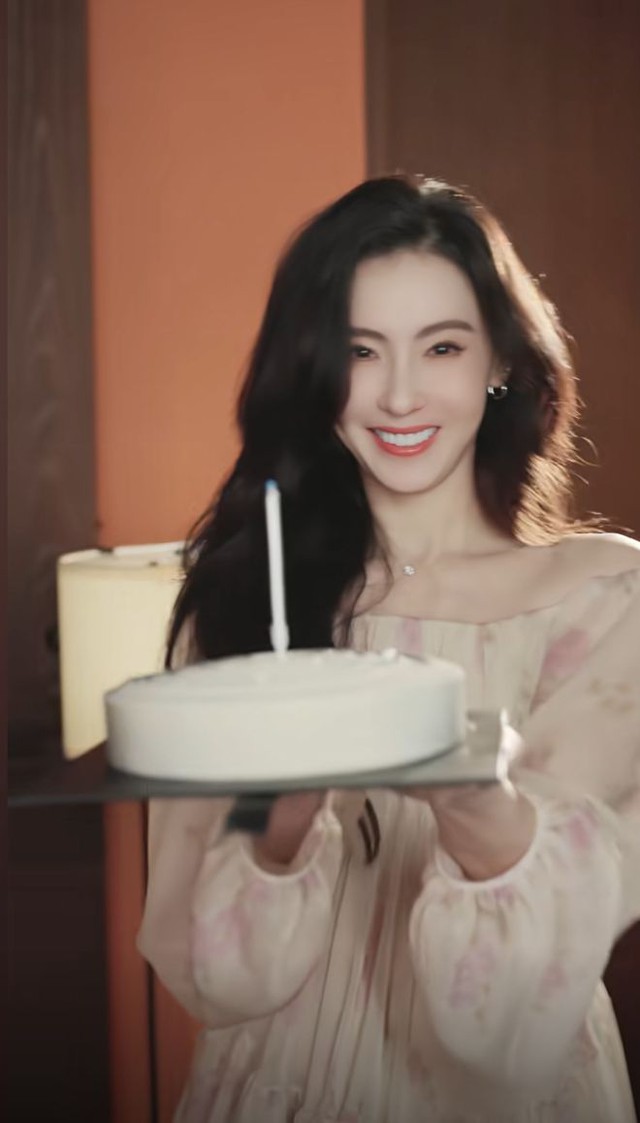 Trương Bá Chi làm 1 chuyện cho Châu Tinh Trì, bảo sao được “vua hài” chia tài sản nghìn tỷ - Ảnh 3. Trương Bá Chi làm 1 chuyện cho Châu Tinh Trì, bảo sao được “vua hài” chia tài sản nghìn tỷ - Ảnh 3.