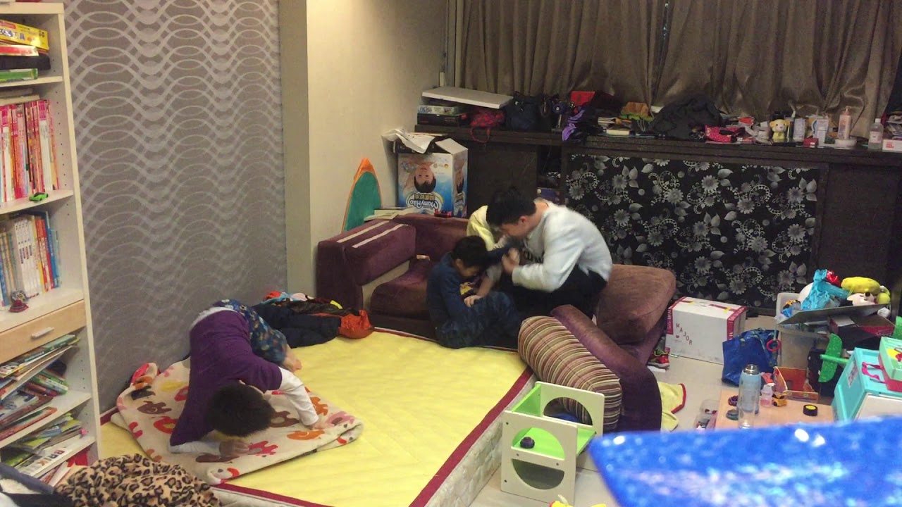 Đến thăm nhà người khác mà mang 5 biểu cảm này là EQ thấp - Ảnh 1.