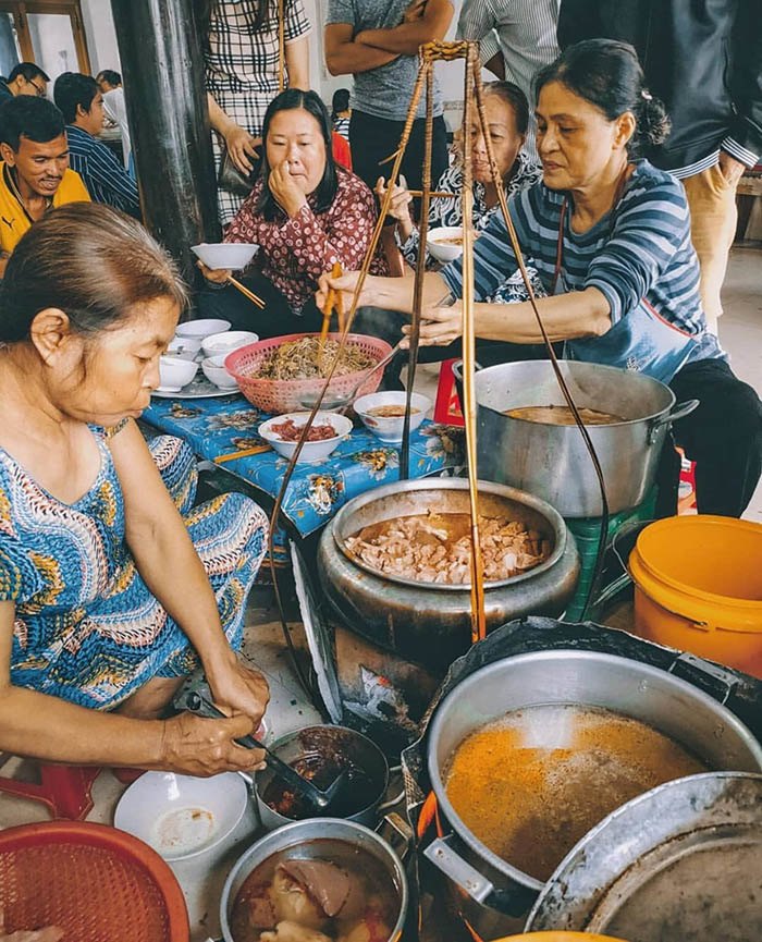 Khách Tây xếp hạng loạt món ăn Việt, số 1 không phải phở, nhận xét: "Với đôi đây mới là món ngon nhất!" - Ảnh 6.