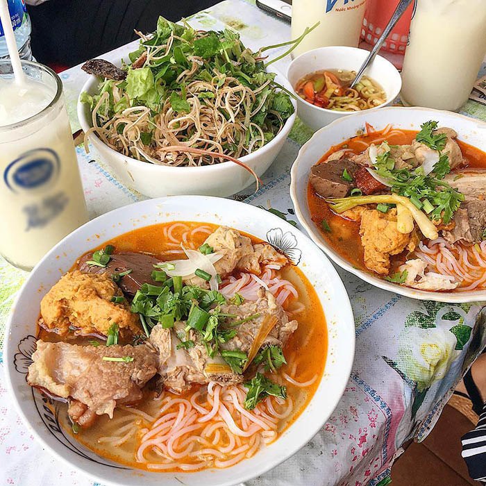 Khách Tây xếp hạng loạt món ăn Việt, số 1 không phải phở, nhận xét: "Với đôi đây mới là món ngon nhất!" - Ảnh 7.