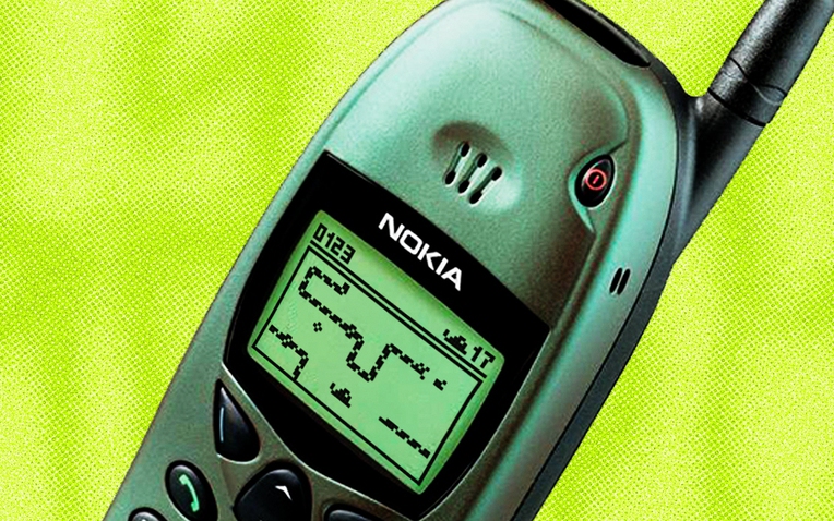 Trò chơi rắn săn mồi huyền thọai và điện thọai Nokia 6110 đầu tiên - Ảnh 1. Trò chơi rắn săn mồi huyền thọai và điện thọai Nokia 6110 đầu tiên - Ảnh 1.