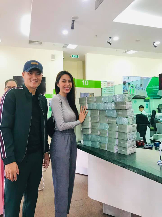 Dấu hiệu kỳ lạ của vợ chồng Thuỷ Tiên - Công Vinh - Ảnh 1. Dấu hiệu kỳ lạ của vợ chồng Thuỷ Tiên - Công Vinh - Ảnh 1.