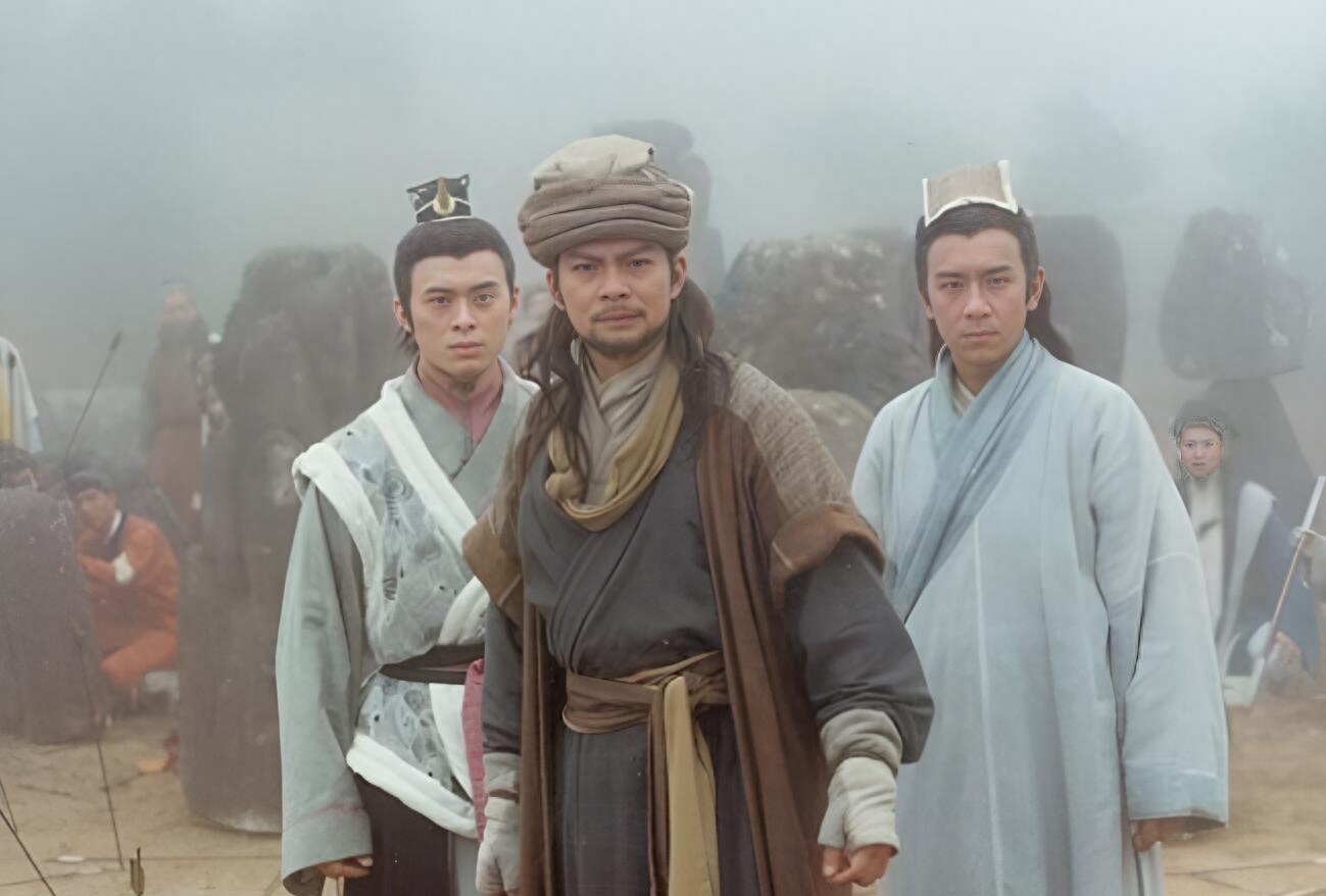 Chẳng phải tự sáng tạo, hóa ra Chu Bá Thông học lỏm tuyệt kỹ Song thủ hỗ bác từ thời Thiên Long Bát Bộ?- Ảnh 5.