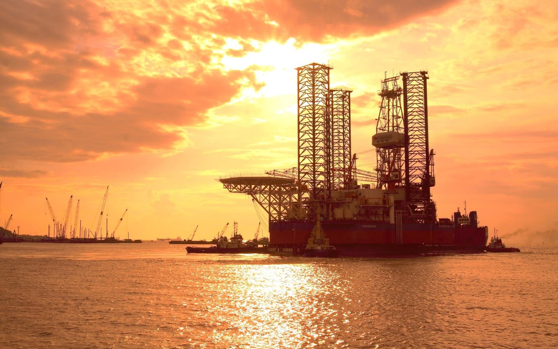 Mang &quot;gã khổng lồ&quot; 4.000 tấn ra khơi, Việt Nam sắp khai thác &quot;mỏ vàng&quot; lộ thiên lớn bậc nhất ĐNÁ