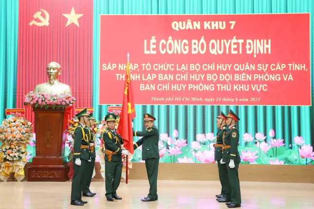 Công bố thành lập Bộ Tư lệnh TPHCM và Bộ chỉ huy quân sự các tỉnh , thành phố - Ảnh 2. Công bố thành lập Bộ Tư lệnh TPHCM và Bộ chỉ huy quân sự các tỉnh , thành phố - Ảnh 2.