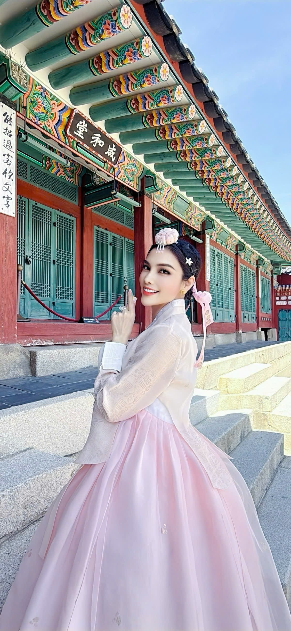 MC Kim Huyền Sâm và con gái hóa mỹ nhân cổ trang Hàn- Ảnh 3. MC Kim Huyền Sâm và con gái hóa mỹ nhân cổ trang Hàn- Ảnh 3.