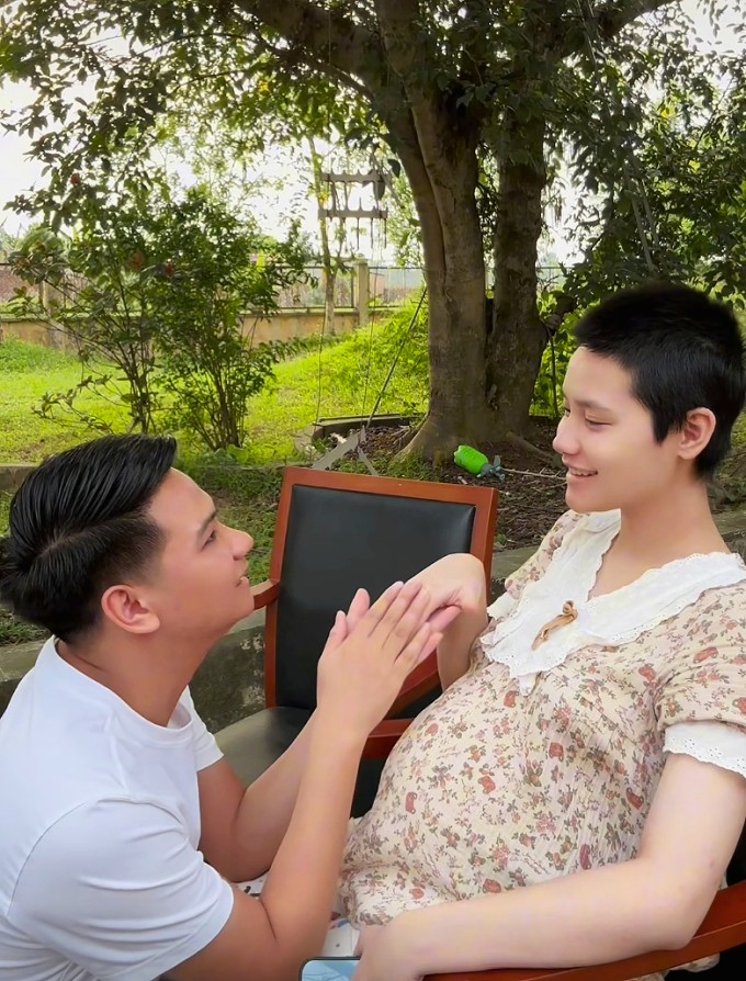 Ngôn tình của đôi vợ chồng Hà Nội dìu nhau qua cửa tử trước khi ly thân gây tranh cãi - Ảnh 1. Ngôn tình của đôi vợ chồng Hà Nội dìu nhau qua cửa tử trước khi ly thân gây tranh cãi - Ảnh 1.