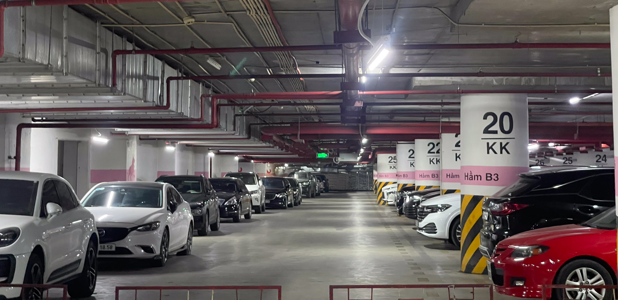 Hầm để xe rộng hơn một phường ở Hà Nội, nằm dưới khu đô thị của Vinhomes- Ảnh 2. Hầm để xe rộng hơn một phường ở Hà Nội, nằm dưới khu đô thị của Vinhomes- Ảnh 2.