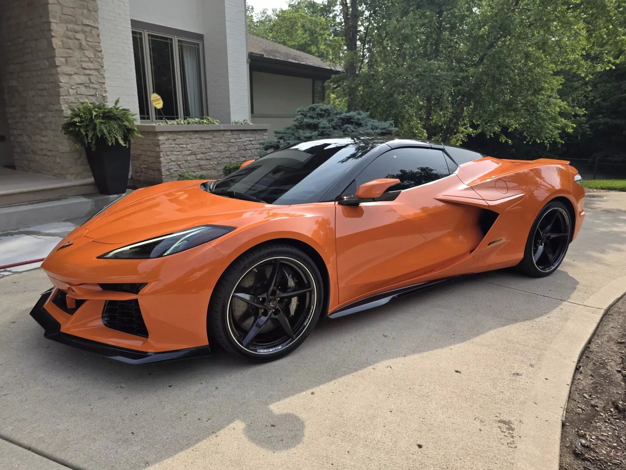 Chevrolet Corvette bản hybrid hiệu suất cao khiến bao người 'chưng hửng' về độ mất giá: Vừa chạy 180km đã 'bay' gần 800 triệu đồng - Ảnh 2.