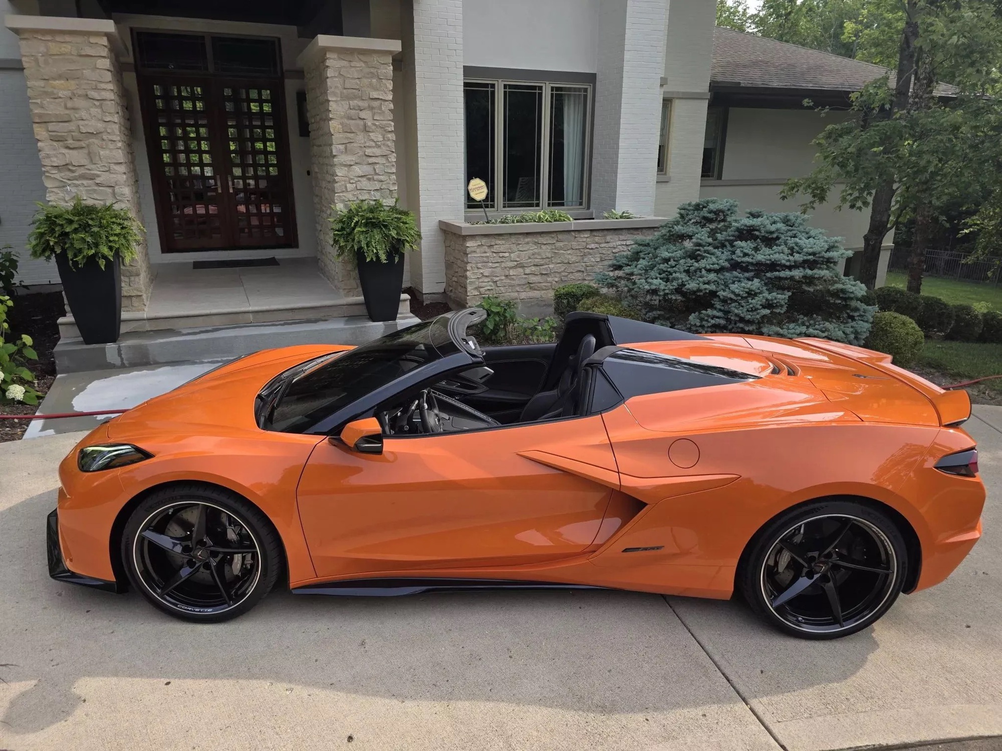 Chevrolet Corvette bản hybrid hiệu suất cao khiến bao người 'chưng hửng' về độ mất giá: Vừa chạy 180km đã 'bay' gần 800 triệu đồng - Ảnh 5.