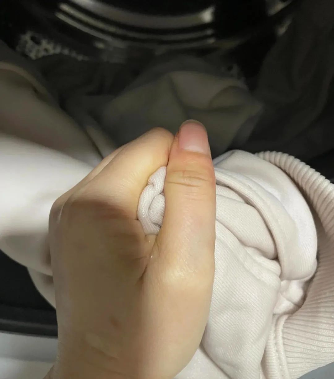 7 lỗi sai khi dùng máy giặt: Càng giặt quần áo càng bẩn, bốc mùi hôi- Ảnh 7. 7 lỗi sai khi dùng máy giặt: Càng giặt quần áo càng bẩn, bốc mùi hôi- Ảnh 7.