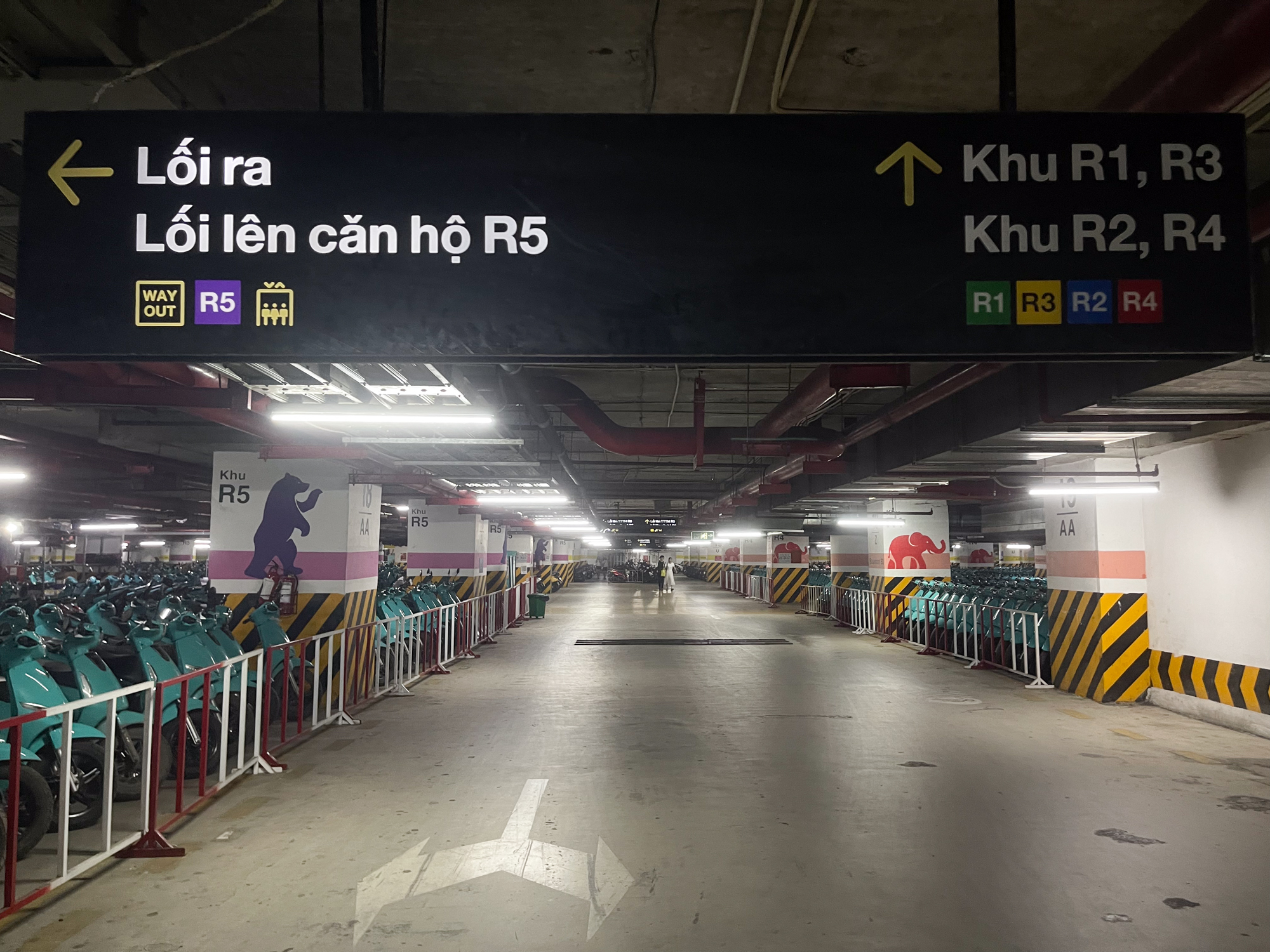 Hầm để xe rộng hơn một phường ở Hà Nội, nằm dưới khu đô thị của Vinhomes- Ảnh 3. Hầm để xe rộng hơn một phường ở Hà Nội, nằm dưới khu đô thị của Vinhomes- Ảnh 3.