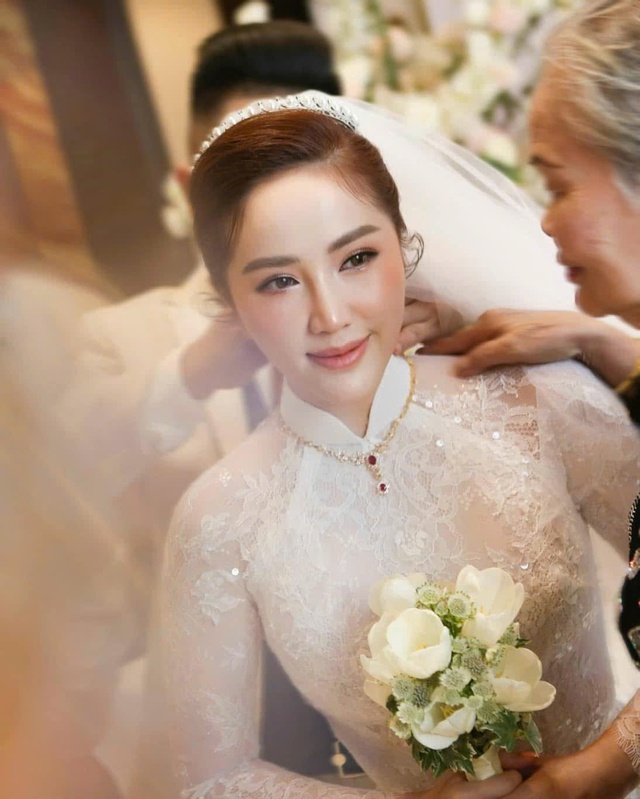 Sao nữ Việt giàu sụ từ khi 16 tuổi: Bố mẹ là trùm bất động sản, rơi vào trầm cảm vì cháy nhà - Ảnh 15.