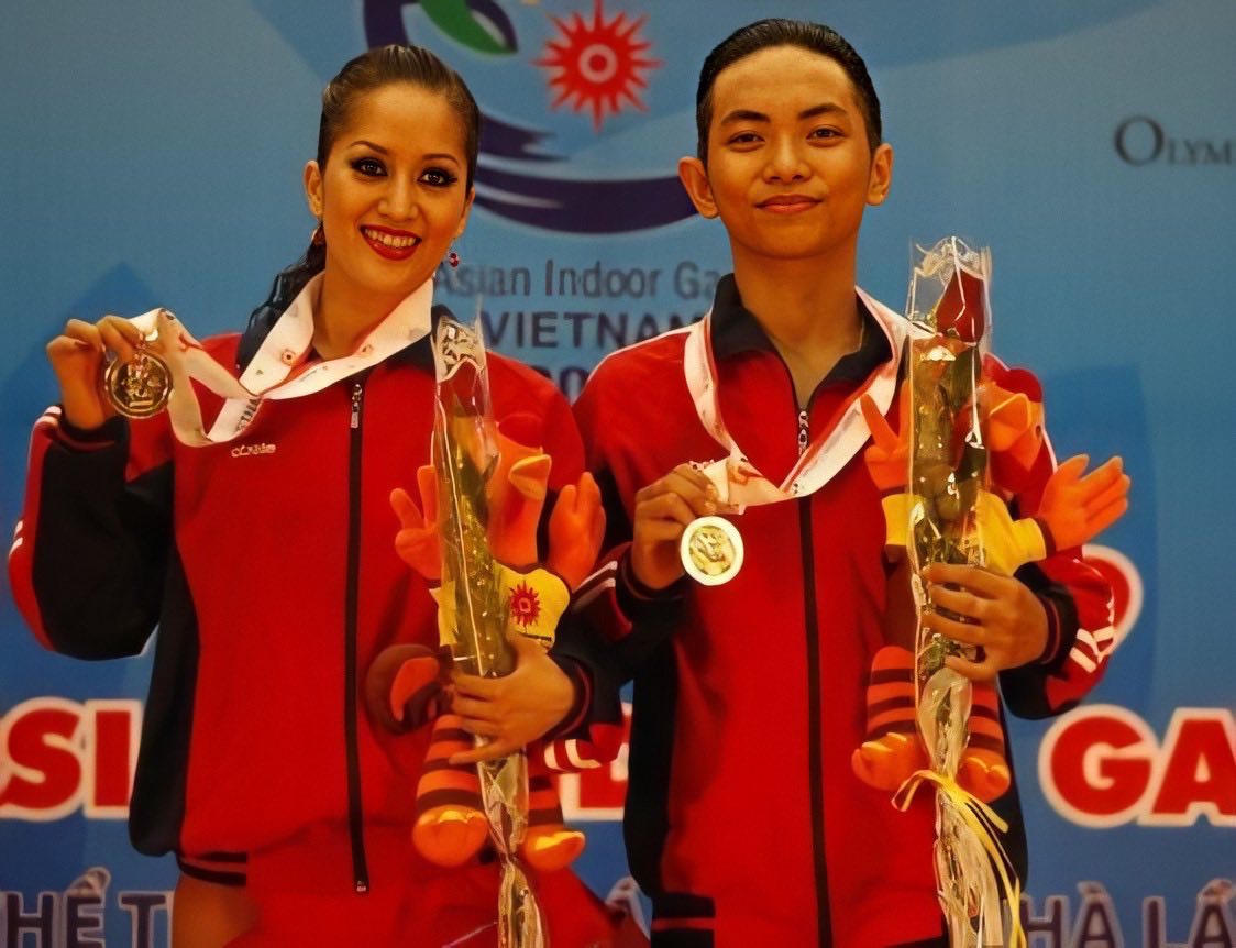 Năm Phan Hiển chào đời Khánh Thi đã vào trường múa, chàng trai 17 tuổi cưa đổ "chị đại" và hàng loạt drama ra đời - Ảnh 1. Năm Phan Hiển chào đời Khánh Thi đã vào trường múa, chàng trai 17 tuổi cưa đổ "chị đại" và hàng loạt drama ra đời - Ảnh 1.