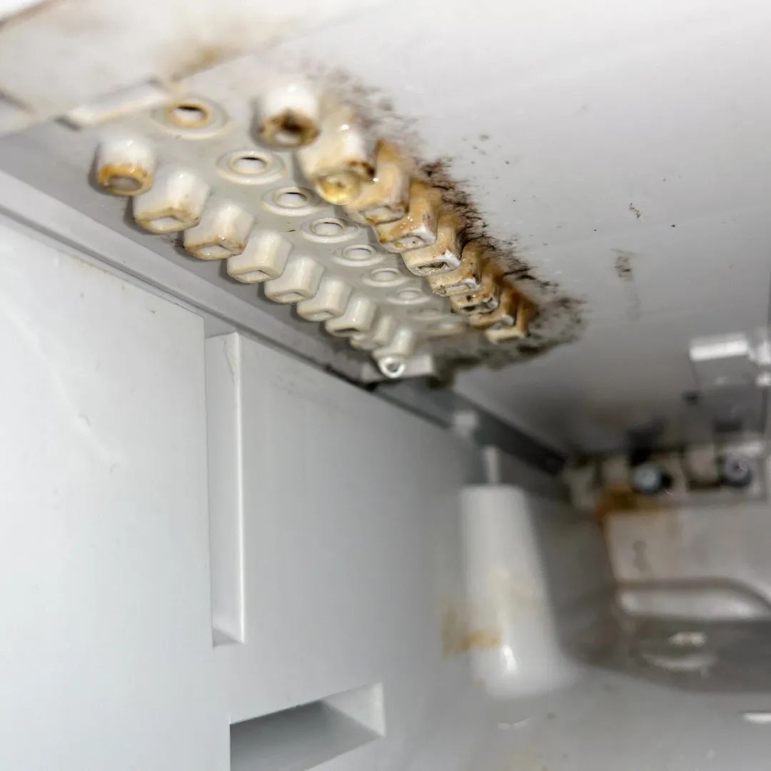 7 lỗi sai khi dùng máy giặt: Càng giặt quần áo càng bẩn, bốc mùi hôi- Ảnh 12. 7 lỗi sai khi dùng máy giặt: Càng giặt quần áo càng bẩn, bốc mùi hôi- Ảnh 12.