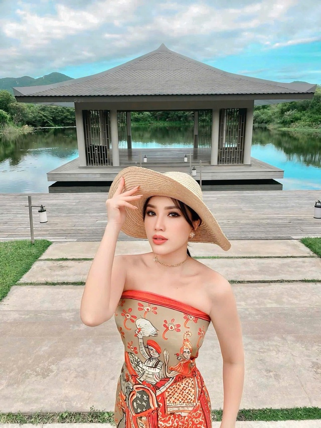 Sao nữ Việt giàu sụ từ khi 16 tuổi: Bố mẹ là trùm bất động sản, rơi vào trầm cảm vì cháy nhà - Ảnh 19.