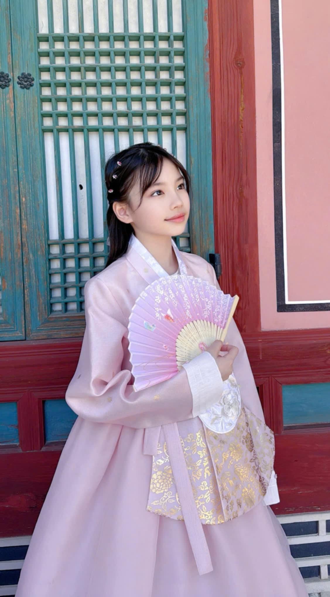 MC Kim Huyền Sâm và con gái hóa mỹ nhân cổ trang Hàn- Ảnh 2. MC Kim Huyền Sâm và con gái hóa mỹ nhân cổ trang Hàn- Ảnh 2.