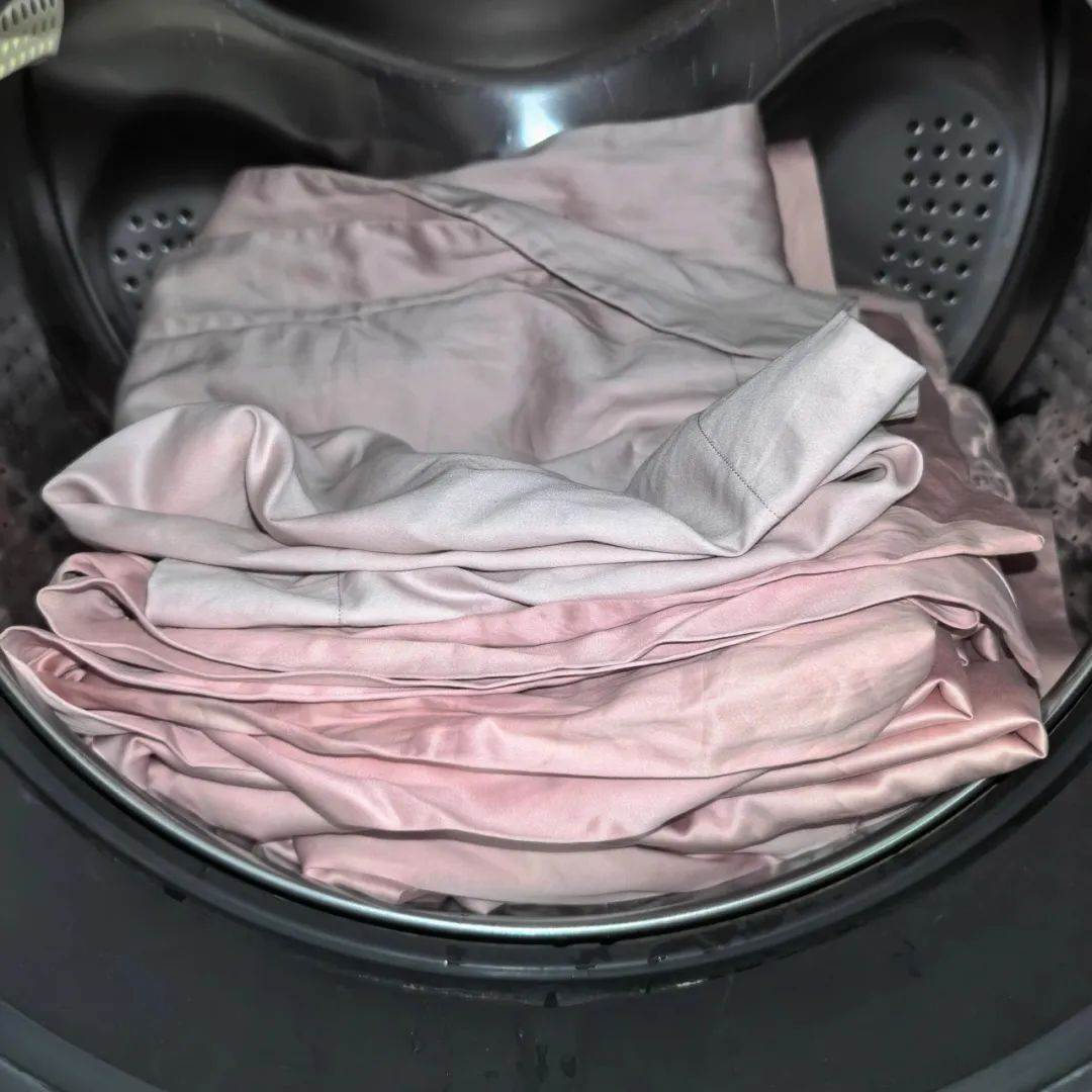 7 lỗi sai khi dùng máy giặt: Càng giặt quần áo càng bẩn, bốc mùi hôi- Ảnh 6. 7 lỗi sai khi dùng máy giặt: Càng giặt quần áo càng bẩn, bốc mùi hôi- Ảnh 6.