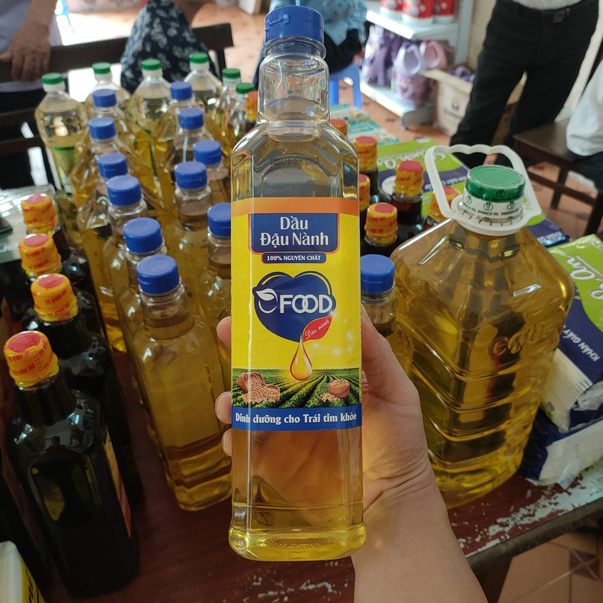 Vụ dầu ăn chăn nuôi được 'hô biến' thành dầu ăn cho người: TS Việt tại Mỹ cảnh báo 1 hiểm họa khôn lường - Ảnh 2.