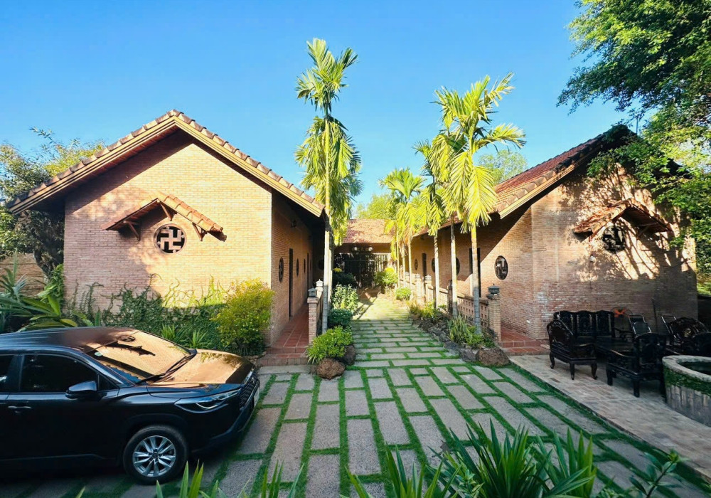 Bên trong biệt phủ 100 tỷ, rộng 16.000 m2 của Hoàng Mập: Giường ngủ 2,3 tỷ, hồ cá 4.000 đô một con - Ảnh 2. Bên trong biệt phủ 100 tỷ, rộng 16.000 m2 của Hoàng Mập: Giường ngủ 2,3 tỷ, hồ cá 4.000 đô một con - Ảnh 2.