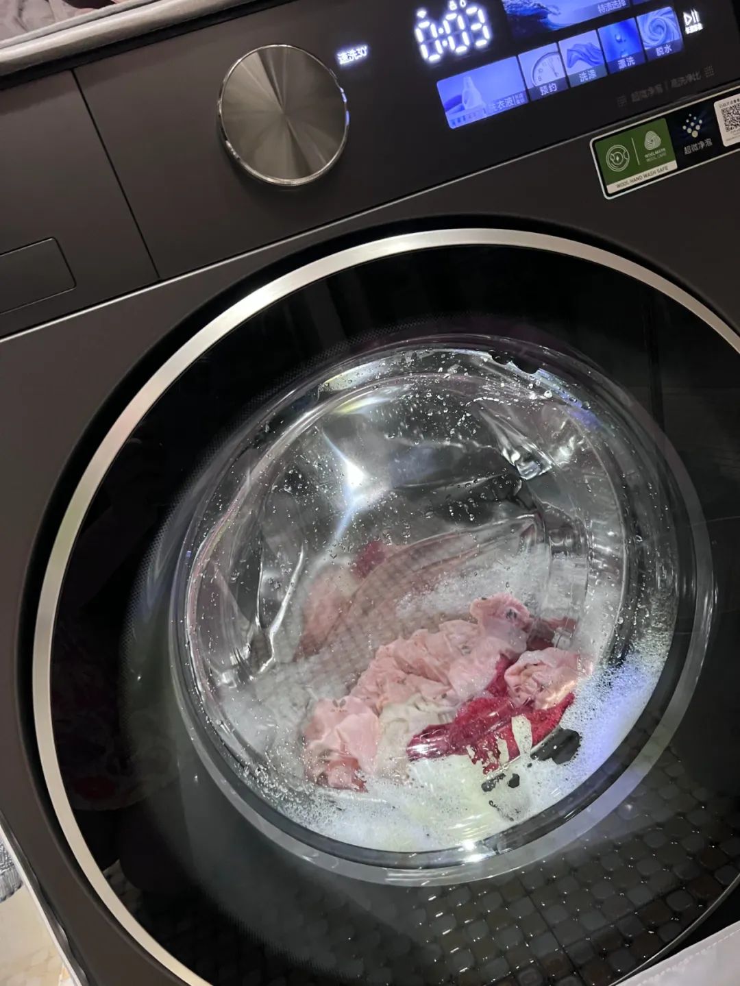 7 lỗi sai khi dùng máy giặt: Càng giặt quần áo càng bẩn, bốc mùi hôi- Ảnh 10. 7 lỗi sai khi dùng máy giặt: Càng giặt quần áo càng bẩn, bốc mùi hôi- Ảnh 10.